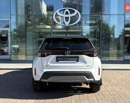 Белый Тойота Yaris Cross, объемом двигателя 1.49 л и пробегом 2 тыс. км за 33898 $, фото 3 на Automoto.ua