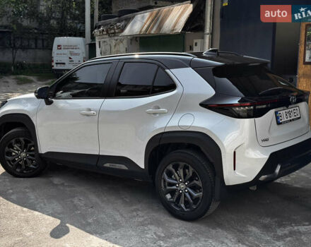 Белый Тойота Yaris Cross, объемом двигателя 1.49 л и пробегом 8 тыс. км за 35500 $, фото 4 на Automoto.ua