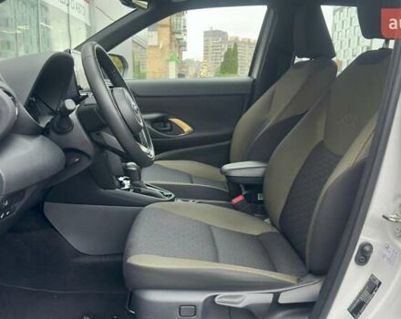 Белый Тойота Yaris Cross, объемом двигателя 1.49 л и пробегом 45 тыс. км за 28500 $, фото 14 на Automoto.ua