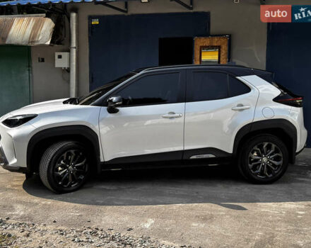 Белый Тойота Yaris Cross, объемом двигателя 1.49 л и пробегом 8 тыс. км за 35500 $, фото 3 на Automoto.ua