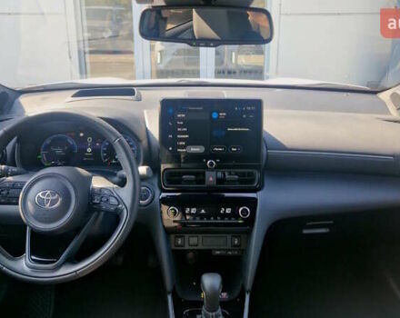 Белый Тойота Yaris Cross, объемом двигателя 1.49 л и пробегом 1 тыс. км за 32616 $, фото 7 на Automoto.ua