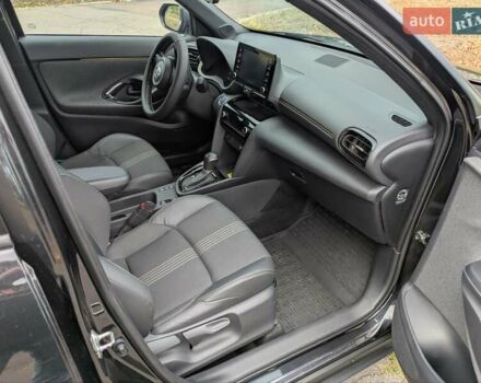 Черный Тойота Yaris Cross, объемом двигателя 1.5 л и пробегом 34 тыс. км за 28300 $, фото 9 на Automoto.ua