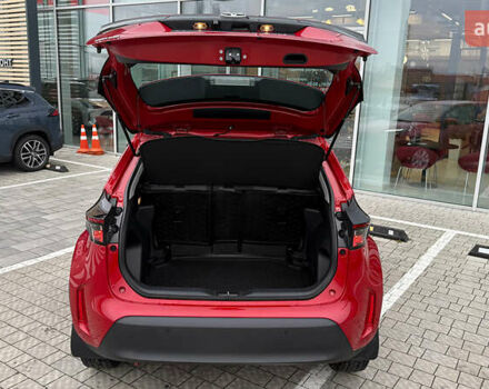 Червоний Тойота Yaris Cross, об'ємом двигуна 1.49 л та пробігом 38 тис. км за 24900 $, фото 9 на Automoto.ua