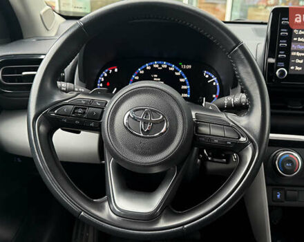 Червоний Тойота Yaris Cross, об'ємом двигуна 1.49 л та пробігом 38 тис. км за 24900 $, фото 12 на Automoto.ua