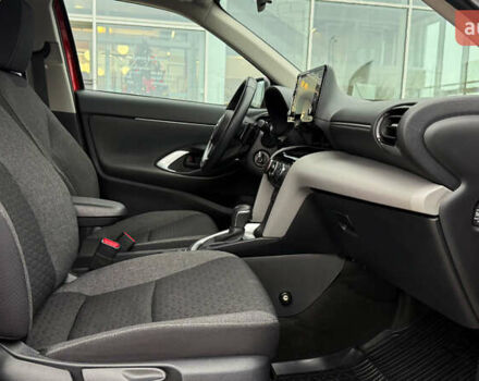 Червоний Тойота Yaris Cross, об'ємом двигуна 1.49 л та пробігом 38 тис. км за 24900 $, фото 5 на Automoto.ua