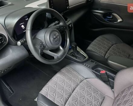 купить новое авто Тойота Yaris Cross 2024 года от официального дилера Тойота на Столичному Тойота фото