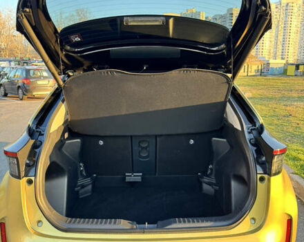 Желтый Тойота Yaris Cross, объемом двигателя 1.49 л и пробегом 63 тыс. км за 27000 $, фото 5 на Automoto.ua