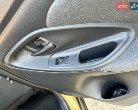 Желтый Тойота Yaris Cross, объемом двигателя 1.49 л и пробегом 63 тыс. км за 27000 $, фото 14 на Automoto.ua