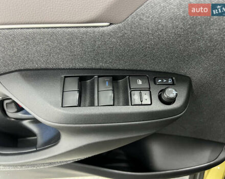 Желтый Тойота Yaris Cross, объемом двигателя 1.49 л и пробегом 15 тыс. км за 28900 $, фото 18 на Automoto.ua