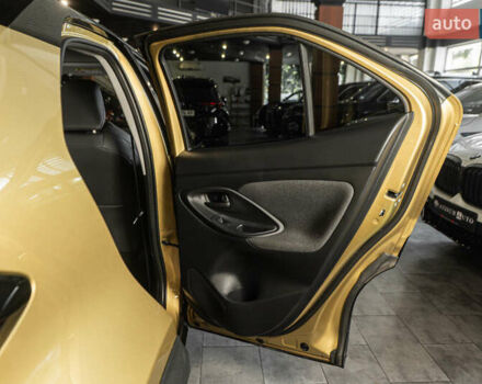 Желтый Тойота Yaris Cross, объемом двигателя 1.49 л и пробегом 15 тыс. км за 28999 $, фото 10 на Automoto.ua