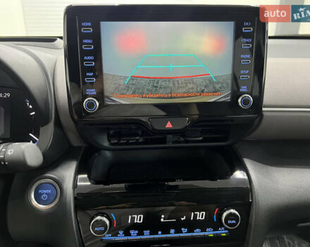 Желтый Тойота Yaris Cross, объемом двигателя 1.49 л и пробегом 15 тыс. км за 28900 $, фото 13 на Automoto.ua