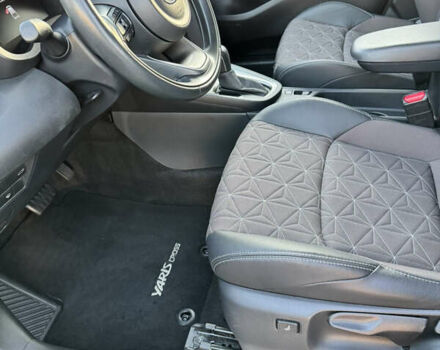 Желтый Тойота Yaris Cross, объемом двигателя 1.49 л и пробегом 63 тыс. км за 27000 $, фото 10 на Automoto.ua