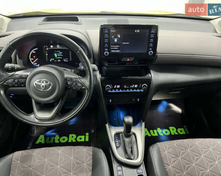 Желтый Тойота Yaris Cross, объемом двигателя 1.49 л и пробегом 15 тыс. км за 28900 $, фото 7 на Automoto.ua