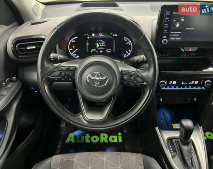 Желтый Тойота Yaris Cross, объемом двигателя 1.49 л и пробегом 15 тыс. км за 28900 $, фото 5 на Automoto.ua