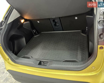 Желтый Тойота Yaris Cross, объемом двигателя 1.49 л и пробегом 15 тыс. км за 28900 $, фото 20 на Automoto.ua