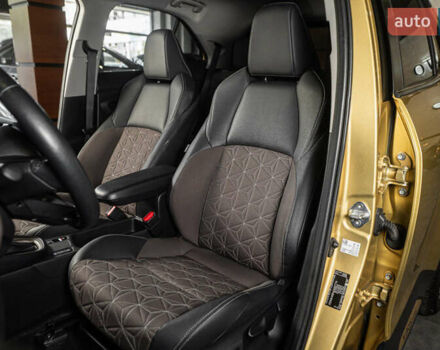 Желтый Тойота Yaris Cross, объемом двигателя 1.49 л и пробегом 15 тыс. км за 28999 $, фото 12 на Automoto.ua