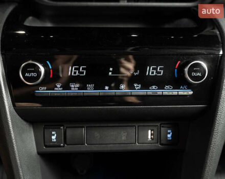 Желтый Тойота Yaris Cross, объемом двигателя 1.49 л и пробегом 15 тыс. км за 28999 $, фото 18 на Automoto.ua