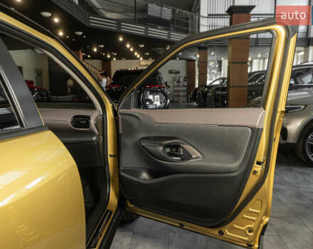 Желтый Тойота Yaris Cross, объемом двигателя 1.49 л и пробегом 15 тыс. км за 28999 $, фото 8 на Automoto.ua
