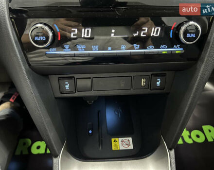 Желтый Тойота Yaris Cross, объемом двигателя 1.49 л и пробегом 15 тыс. км за 28900 $, фото 6 на Automoto.ua
