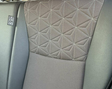 Желтый Тойота Yaris Cross, объемом двигателя 1.49 л и пробегом 63 тыс. км за 27000 $, фото 23 на Automoto.ua