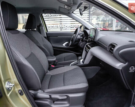 Желтый Тойота Yaris Cross, объемом двигателя 1.49 л и пробегом 36 тыс. км за 25029 $, фото 5 на Automoto.ua