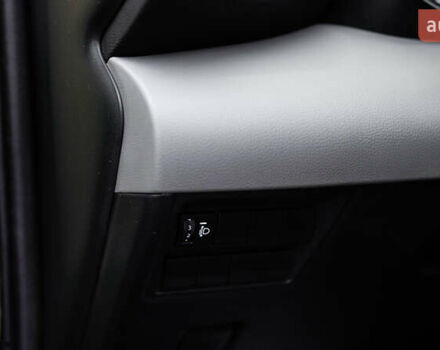 Желтый Тойота Yaris Cross, объемом двигателя 1.49 л и пробегом 36 тыс. км за 25029 $, фото 14 на Automoto.ua