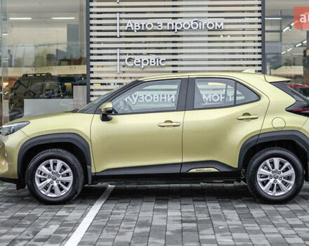Желтый Тойота Yaris Cross, объемом двигателя 1.49 л и пробегом 36 тыс. км за 25029 $, фото 2 на Automoto.ua