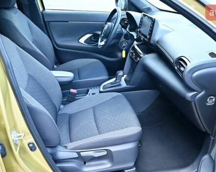 Жовтий Тойота Yaris Cross, об'ємом двигуна 1.49 л та пробігом 44 тис. км за 25880 $, фото 5 на Automoto.ua