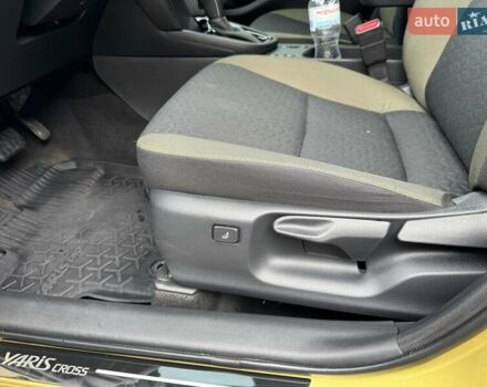 Желтый Тойота Yaris Cross, объемом двигателя 1.49 л и пробегом 17 тыс. км за 27499 $, фото 18 на Automoto.ua