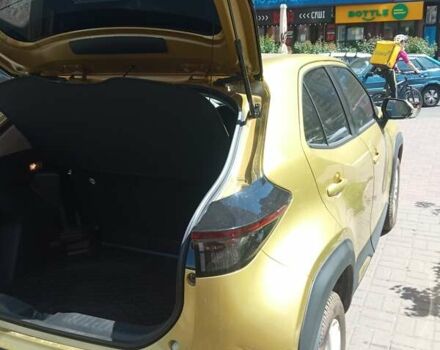 Желтый Тойота Yaris Cross, объемом двигателя 1.49 л и пробегом 1 тыс. км за 28749 $, фото 6 на Automoto.ua
