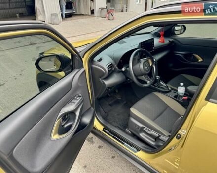 Желтый Тойота Yaris Cross, объемом двигателя 1.49 л и пробегом 17 тыс. км за 27499 $, фото 8 на Automoto.ua