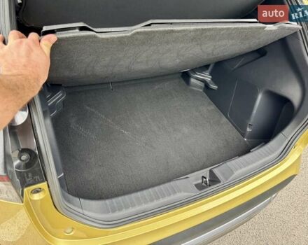 Желтый Тойота Yaris Cross, объемом двигателя 1.49 л и пробегом 17 тыс. км за 27499 $, фото 14 на Automoto.ua