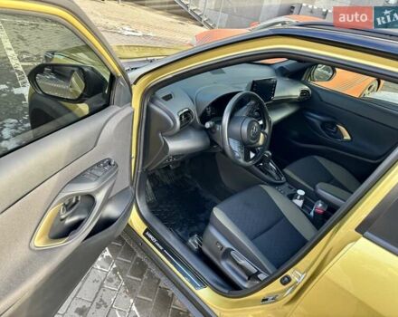 Желтый Тойота Yaris Cross, объемом двигателя 1.49 л и пробегом 17 тыс. км за 27499 $, фото 5 на Automoto.ua