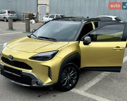 Желтый Тойота Yaris Cross, объемом двигателя 1.49 л и пробегом 17 тыс. км за 27499 $, фото 1 на Automoto.ua