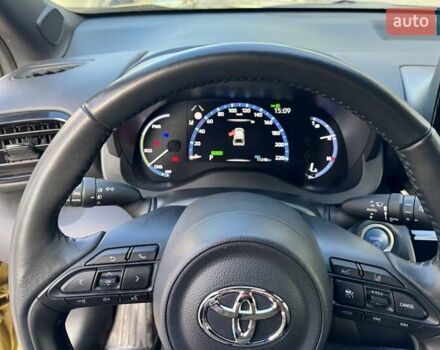 Желтый Тойота Yaris Cross, объемом двигателя 1.49 л и пробегом 17 тыс. км за 27499 $, фото 7 на Automoto.ua