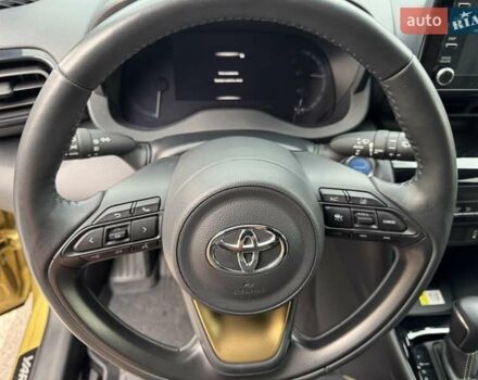 Желтый Тойота Yaris Cross, объемом двигателя 1.49 л и пробегом 17 тыс. км за 27499 $, фото 24 на Automoto.ua