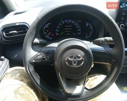 Желтый Тойота Yaris Cross, объемом двигателя 1.49 л и пробегом 1 тыс. км за 28749 $, фото 10 на Automoto.ua