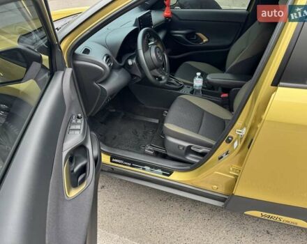 Желтый Тойота Yaris Cross, объемом двигателя 1.49 л и пробегом 17 тыс. км за 27499 $, фото 23 на Automoto.ua