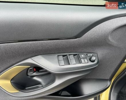 Желтый Тойота Yaris Cross, объемом двигателя 1.49 л и пробегом 17 тыс. км за 27499 $, фото 22 на Automoto.ua