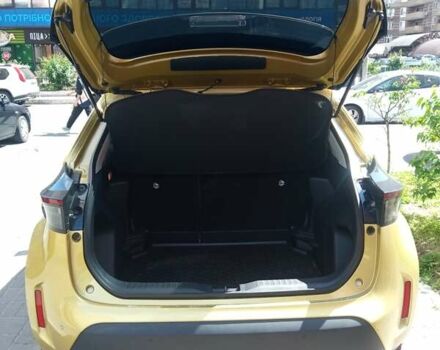 Желтый Тойота Yaris Cross, объемом двигателя 1.49 л и пробегом 1 тыс. км за 28749 $, фото 5 на Automoto.ua