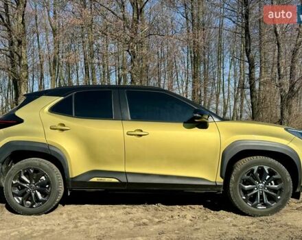 Желтый Тойота Yaris Cross, объемом двигателя 1.49 л и пробегом 17 тыс. км за 27499 $, фото 2 на Automoto.ua