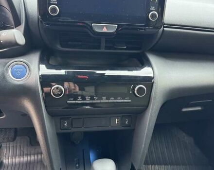 Желтый Тойота Yaris Cross, объемом двигателя 1.49 л и пробегом 17 тыс. км за 27499 $, фото 19 на Automoto.ua