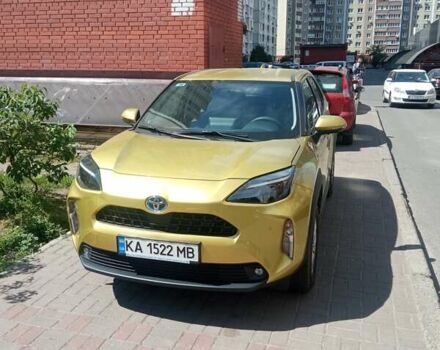 Желтый Тойота Yaris Cross, объемом двигателя 1.49 л и пробегом 1 тыс. км за 28749 $, фото 1 на Automoto.ua