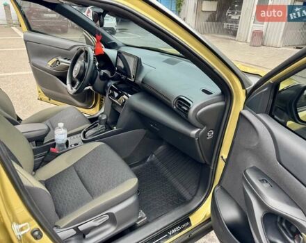 Желтый Тойота Yaris Cross, объемом двигателя 1.49 л и пробегом 17 тыс. км за 27499 $, фото 35 на Automoto.ua