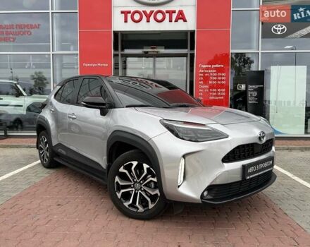 Серый Тойота Yaris Cross, объемом двигателя 1.49 л и пробегом 28 тыс. км за 26586 $, фото 2 на Automoto.ua