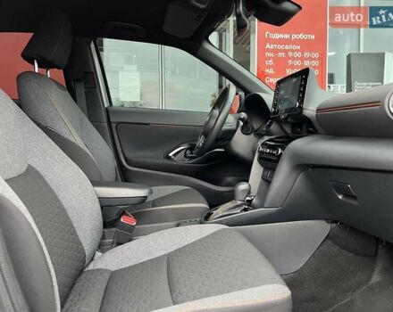 Серый Тойота Yaris Cross, объемом двигателя 1.49 л и пробегом 28 тыс. км за 26586 $, фото 10 на Automoto.ua