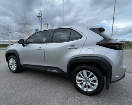 Серый Тойота Yaris Cross, объемом двигателя 1.49 л и пробегом 47 тыс. км за 24000 $, фото 2 на Automoto.ua