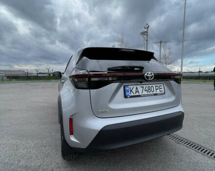 Серый Тойота Yaris Cross, объемом двигателя 1.49 л и пробегом 47 тыс. км за 24000 $, фото 3 на Automoto.ua
