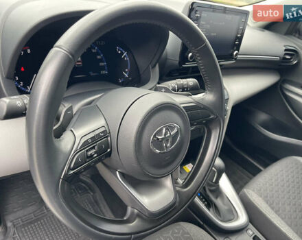 Серый Тойота Yaris Cross, объемом двигателя 1.49 л и пробегом 47 тыс. км за 24000 $, фото 25 на Automoto.ua