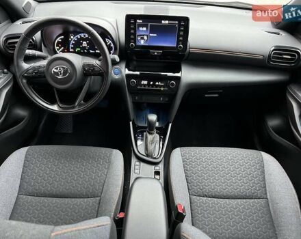 Серый Тойота Yaris Cross, объемом двигателя 1.49 л и пробегом 28 тыс. км за 26586 $, фото 9 на Automoto.ua